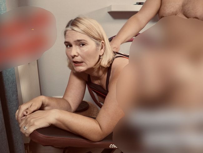 Download: Charlotte_Vintage - Er fickt mich AO mit Creampie auf der Hantelbank dabei wollte ich nur Sport machen