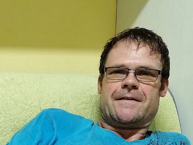 Download: Charmeur197901 - Fickloch hart und tief gefingert und mit Dildo verwöhnt