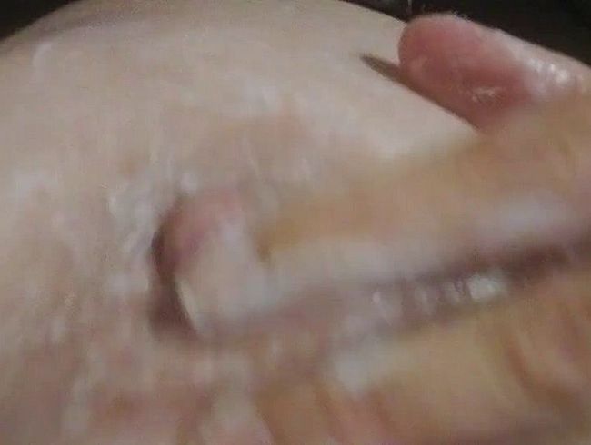 Download: Cheyenn432 - Tittenmassage mit Creme