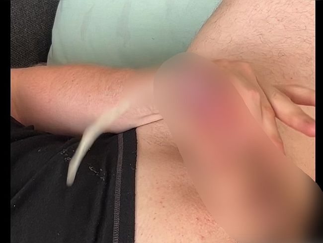 Download: Christian_AG - Auf dem Sofa abgespritzt