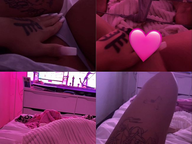 Download: Coco2004 - Hot blonde Teen morgens Horny? = fingern