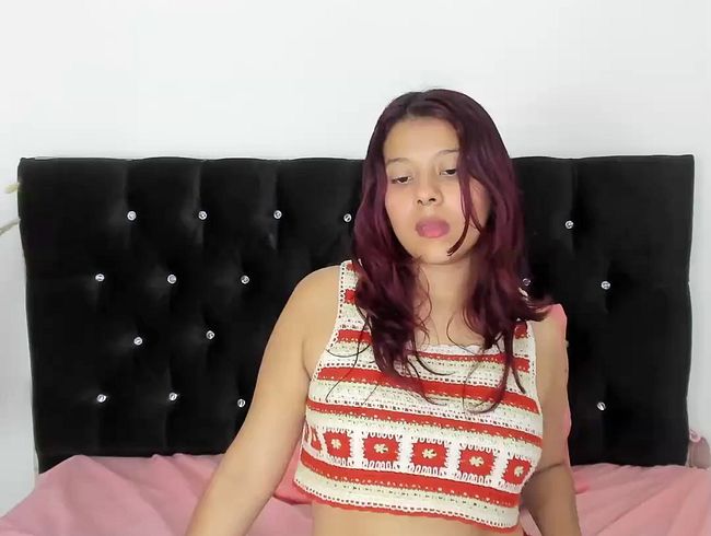 Download: CoralineHale - Magst du dich über meinen roten Spitzenslip lustig machen?