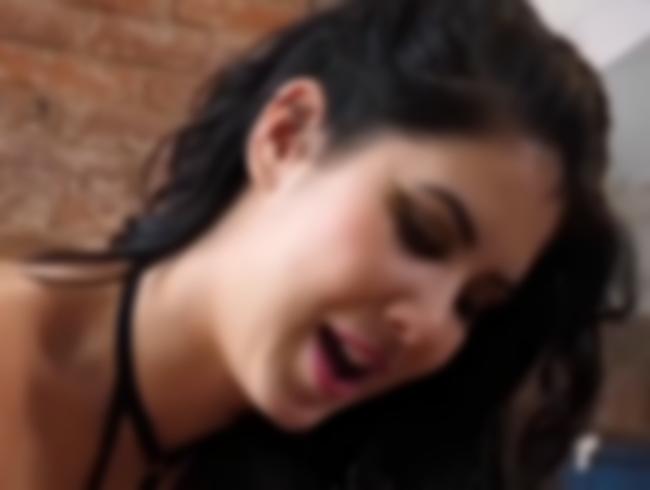 Download: Crazy-18 - Knallenger Teeny-Fickarsch in knappen Jeans-Shorts aufgebohrt!!!