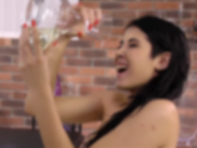 Download: Crazy-18 - Selbst ins Maul gepisst, mit Pisse geduscht und sooo viel mehr!!!