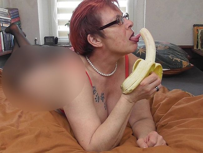 Download: Crazy-Carmen - Ein leidenschaftlicher Bananen-Blowjob...