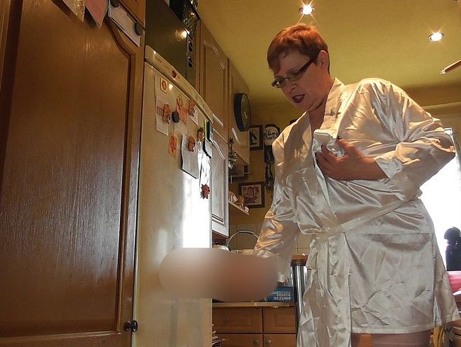 Download: Crazy-Carmen - Dildo-Fick in meiner Küche, auch eine Hausfrau braucht mal eine Pause...