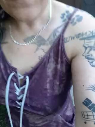 Download: Crazylara - Auf die Wiese gepinkelt