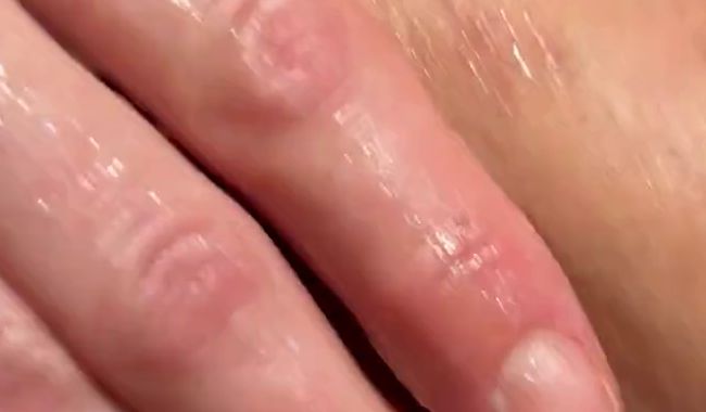 Download: Creamybunny - Voll gespritzte Muschi gefingert