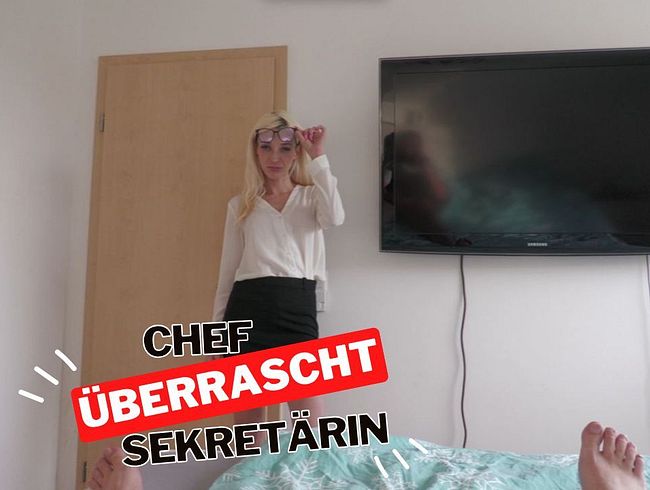 Download: CremeDeLaCreme93 - Chef überrascht Sekretärin mit prallen Schwanz