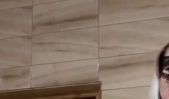 Download: Cum_Stealer - Tanzen unter der Dusche