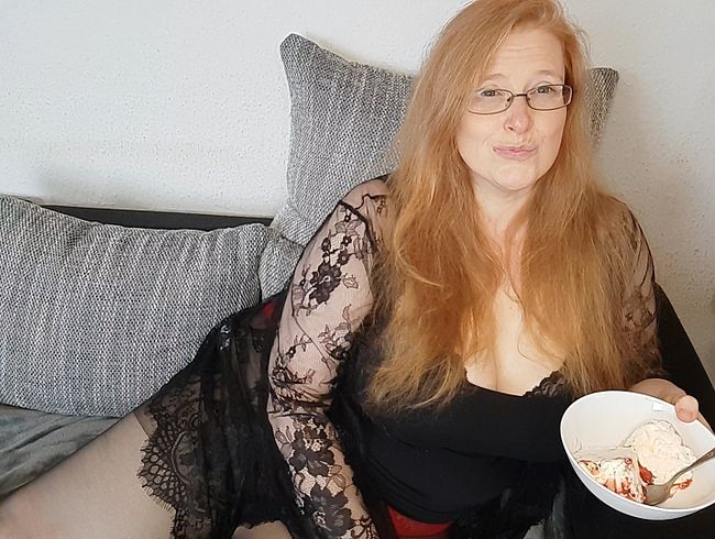 Download: Curly82 - DU isst Eis mit Ficksahne