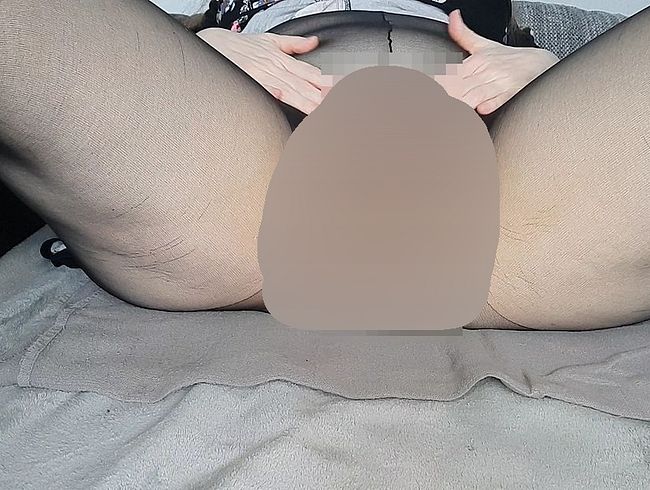 Download: Curly82 - Spritz auf meine schwarze Nylon