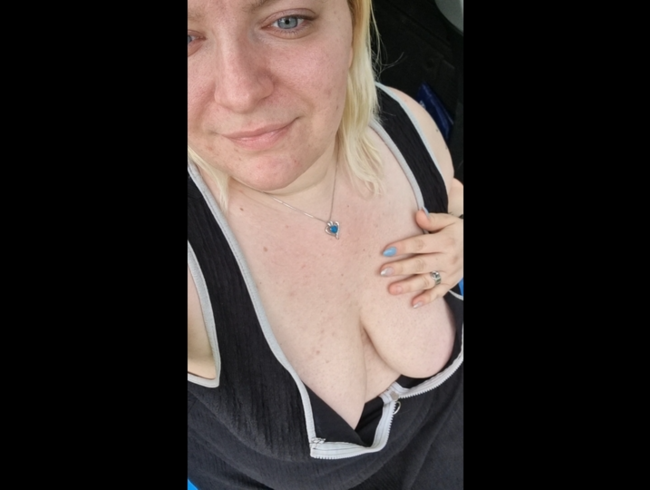 Download: Curvy-Lucy - Auf öffentlicher Straße gepisst