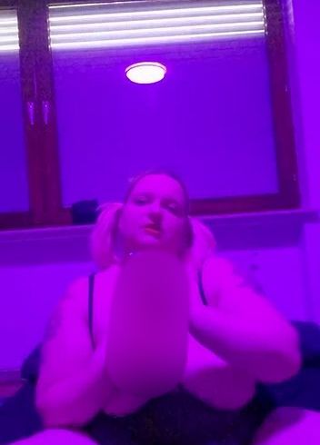 Download: Curvy-Lucy - ?Halloween-Spezial? Der Kürbis in der Pussy