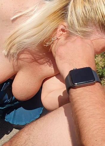 Download: Curvy-Lucy - Draußen im Sommer