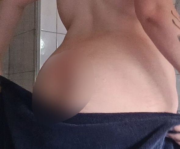 Download: CurvyKompriGirl - Lange Dusche im Hamburger Urlaub Teil 2... sei mein Voyeur // Video 012