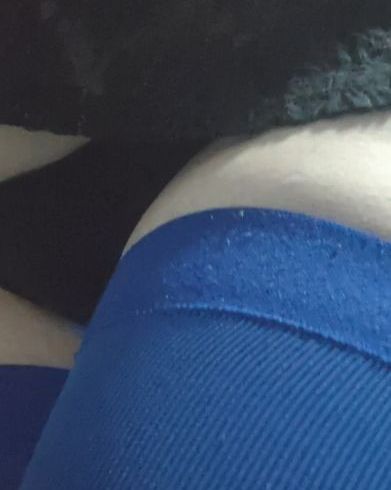 Download: CurvyKompriGirl - Frisch rasiert Gepinkelt! Geil in Kompressionsstrümpfen // Video 020