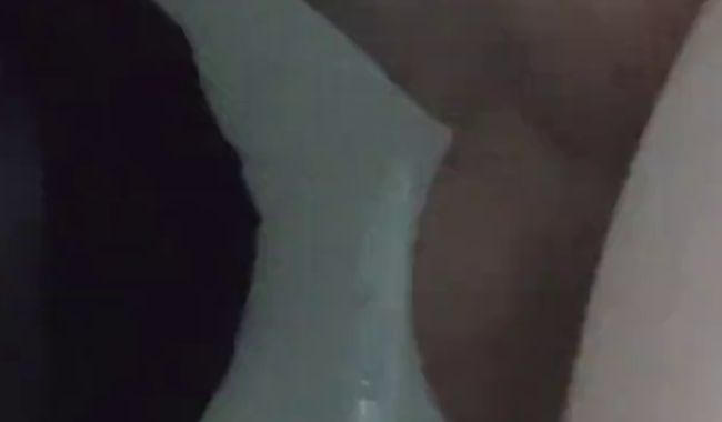 Download: CurvyKompriGirl - Ich zieh mein Top aus und pisse es für Dich voll! Userwunsch, Wunschvideo Fetischvideo