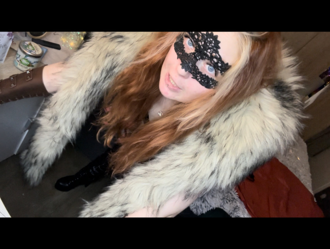 Download: CurvySecret - VIKINGERBITCH WIRD GEQUÄLT - Venusshow