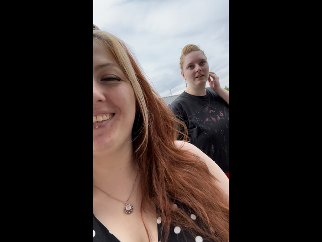 Download: CurvySecret - PISSWETTKAMPF AUF RASTPLATZ