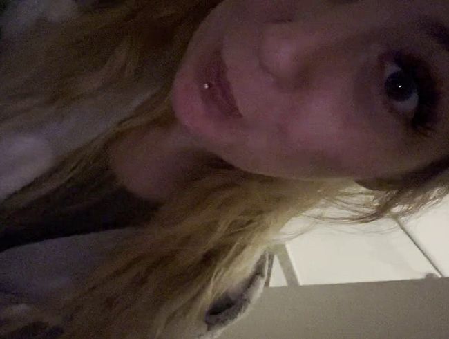 Download: CurvySecret - Treppenhausaktion ;P ich musste unbedingt wieder unanständig sein ;P