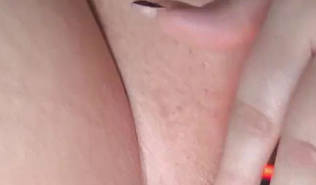 Download: Curvy_Mommy - Fortsetzung zum kleinen Solo-Vorspiel mit dem Fingervibrator