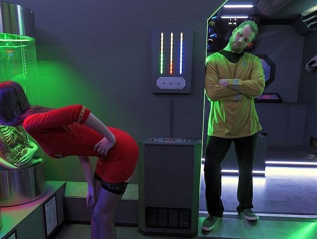 Download: CuteCeleste - Neue Rekrutin bekommt Creampie vom Captain auf Raumschiff