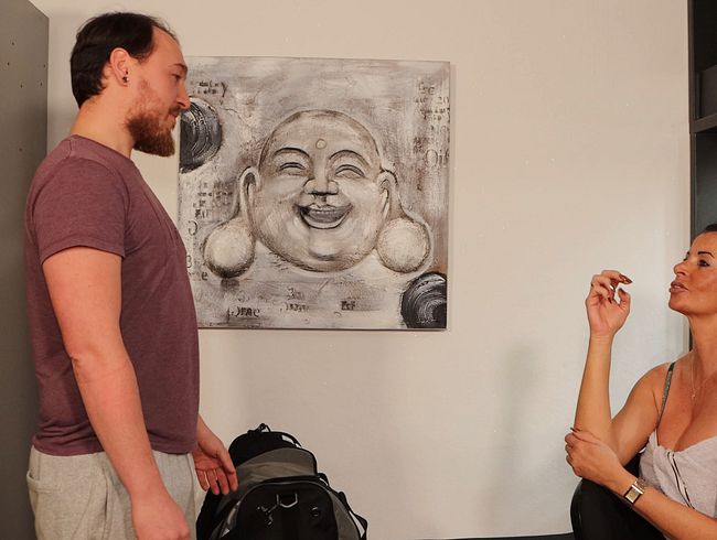 Download: DaCada - In der Fitnessstudio Umkleide den Jungschwanz abgemolken!