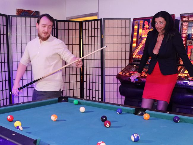 Download: DaCada - Auf dem Billardtisch gefickt und abgemolken!