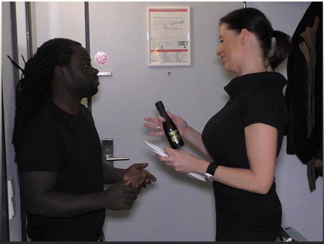 Download: DaCada - Vom Black Zimmerboy hart durchgevögelt