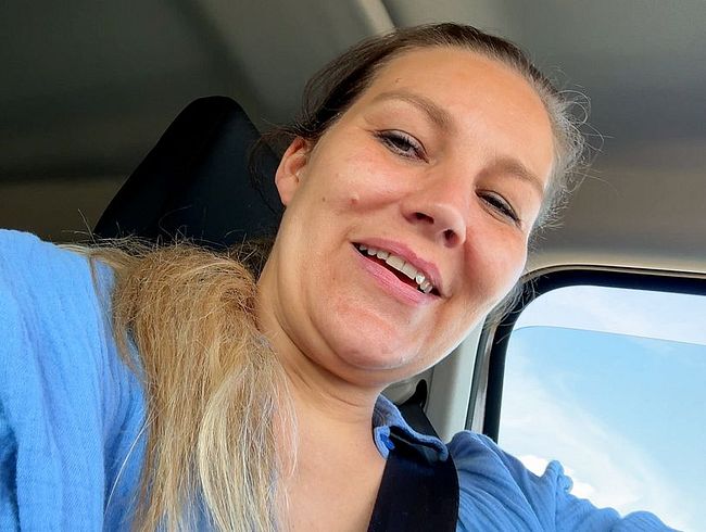 Download: DaddysLuder - Ich schaue dir beim Wichsen im Auto zu, bis du kommst!