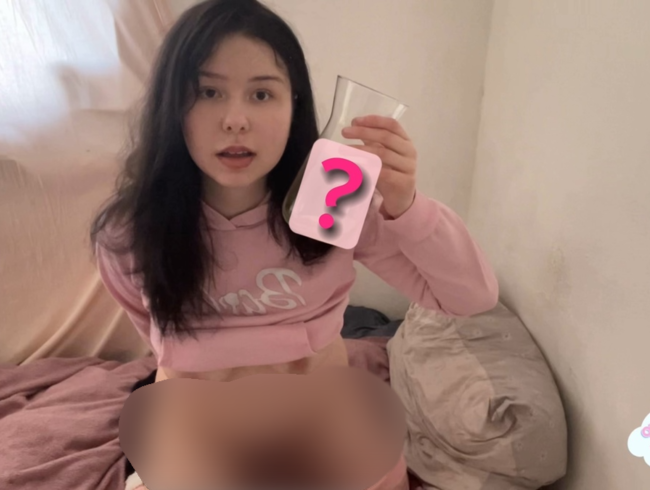 Download: DaphneDietz - Ich pinkele das erste Mal in eine Vase, mit 18!!! Hoffentlich geht nichts ins Bett…