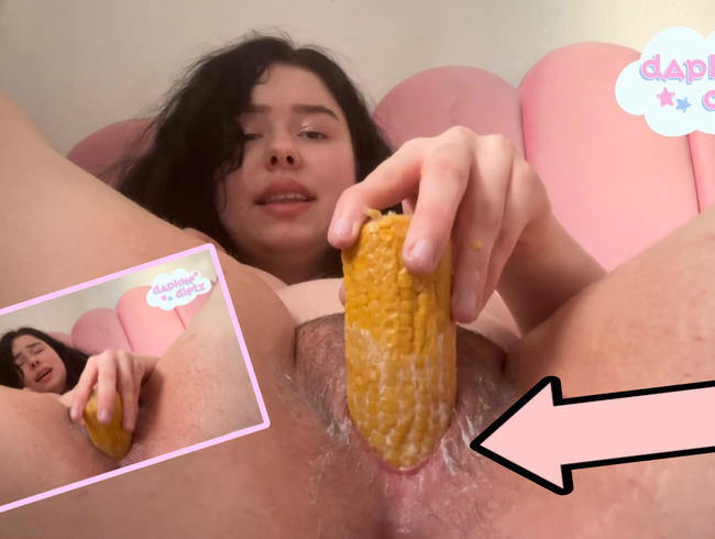 Download: DaphneDietz - Mein erstes Mal mit einem riesigen MAISKOLBEN!!! :O
