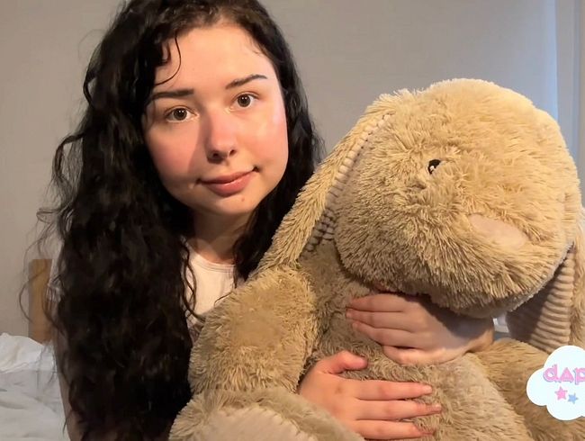 Download: DaphneDietz - Ich REITE zum ersten Mal mein KUSCHELTIER!!! (LEGGINGS & NACKT)