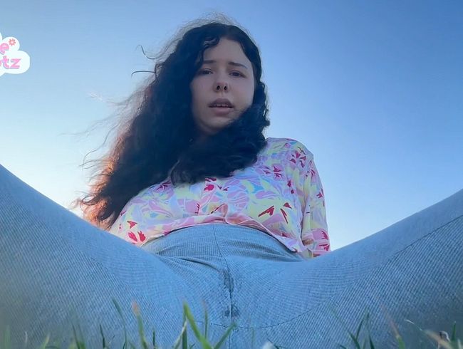 Download: DaphneDietz - Beim masturbieren in Leggings bespannt! Fehmarn-Session unter freiem Himmel.