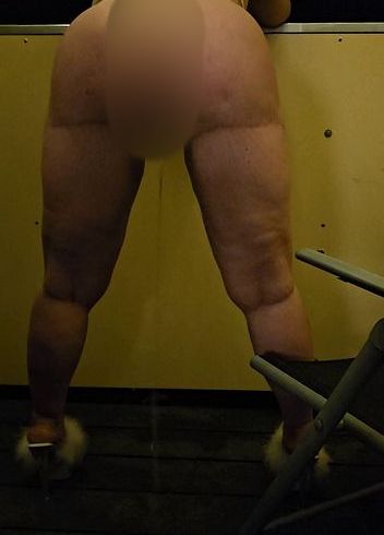 Download: DarkPhoenixC - Einfach auf dem Balkon gepisst