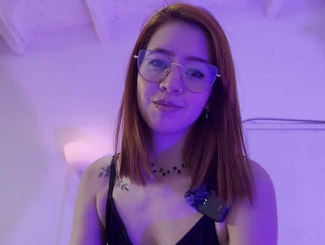 Download: Dear_Milu - Ein unglaublicher Blowjob von meinem Freund. Er kam mir ins Gesicht und trug eine Brille.