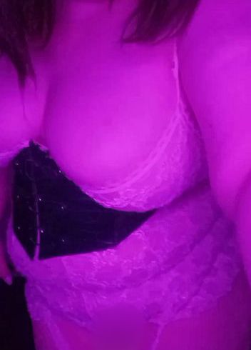 Download: Demi_derriere - Kniet euch sofort hin! Es ist Zeit, der Königin zu dienen!