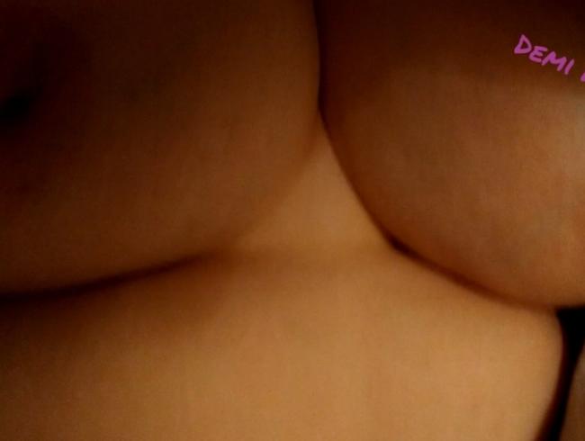 Download: Demi_derriere - Schau auf meinen Körper! Titten, Rollen und Beute.