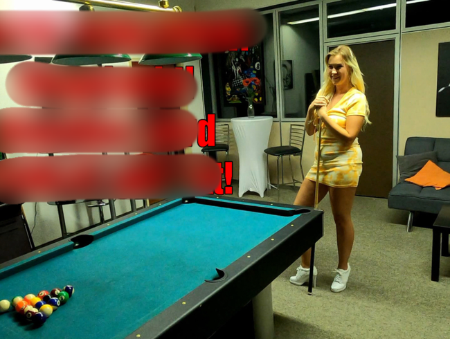 Download: DerPornoBeamte - WETTE VERLOREN! Eingelocht! Blondine wird PUBLIC gefickt!