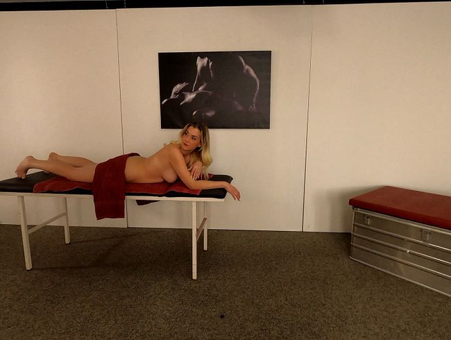 Download: DerPornoBeamte - EXTREME MASSAGE! Schlampe will ficken und nicht massiert werden!!