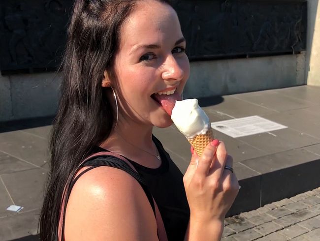 Download: DerPornoBeamte - ANALSCHLAMPE in der Stadt aufegrissen!