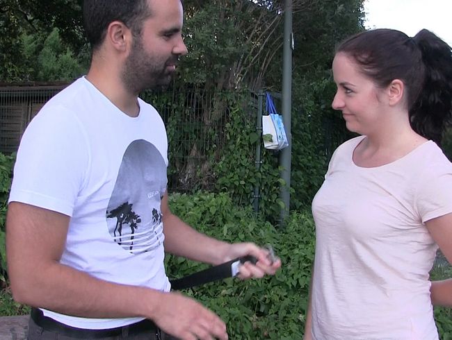 Download: DerPornoBeamte - KRASS! Public Blowjob und jeder kann es sehen!