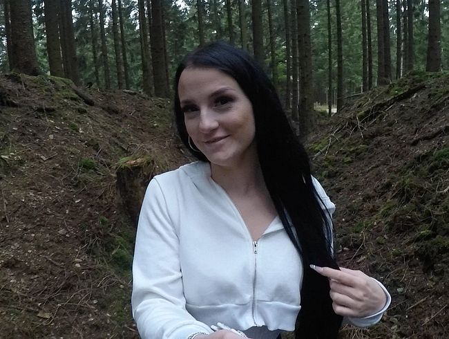 Download: DerPornoBeamte - Waldschlampe gefunden – und direkt durchgenommen!