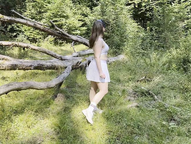 Download: DerPornoBeamte - Wald?Überraschung: Ich treffe unerwartet Wet-Wonder! Dann wird es spritzig!