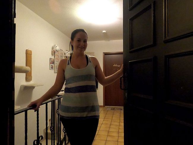 Download: DerPornoBeamte - Trick or Fuck! Die Halloween Schlampe!