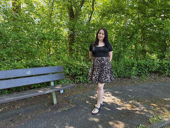 Download: DerPornoBeamte - Public Fuck EXTREM! Emma hart auf der Parkbank gefickt!