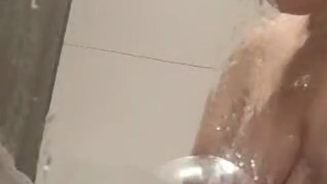 Download: Deutsche-Rike - Ich starten den Tag unter der Dusche