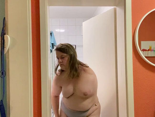 Download: Deutsche_Anna - Amputee Mädchen zieht sich an - Alltag einer Einarmigen