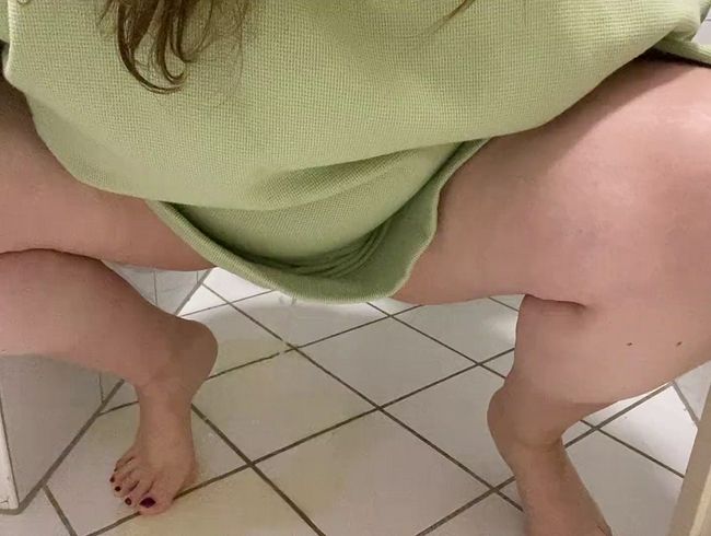 Download: Deutsche_Anna - Einfach Pipi laufen lassen...